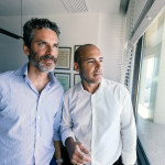 Jens Lapidus och advokat Mickey Hova. Tel-aviv, Israel. Foto Johan Palmgren