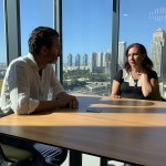 Jens Lapidus och advokat Shilla Inbar, Tel Aviv. Foto: Johan Palmgren.