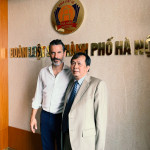 Jens Lapidus och juridikprofessor Nguyen Ngoc Chi. Hanoi, Vietnam. Foto Johan Palmgren