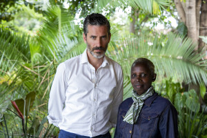 Jens Lapidus och överlevare Faina Mukantagara. Kigali, Rwanda. Foto: Johan Palmgren.