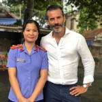 Åklagare Nguyen Thi Khuyen och Jens Lapidus. Ung Hoa, Vietnam. Foto: Johan Palmgren.